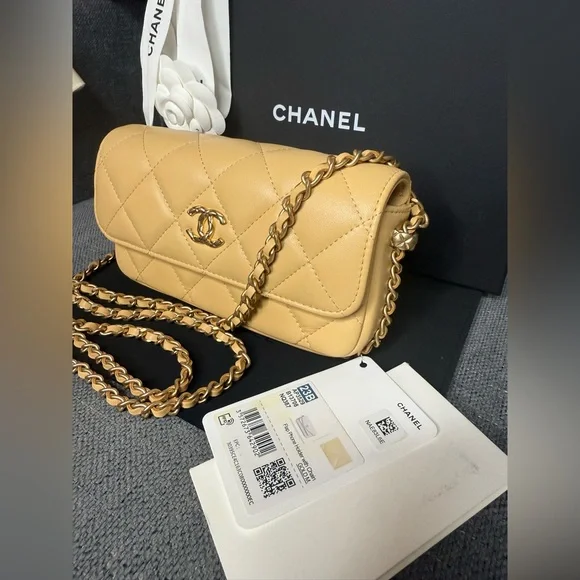 CHANEL CC flap lambskin WOC phone holder on chain - Picture 4 of 15